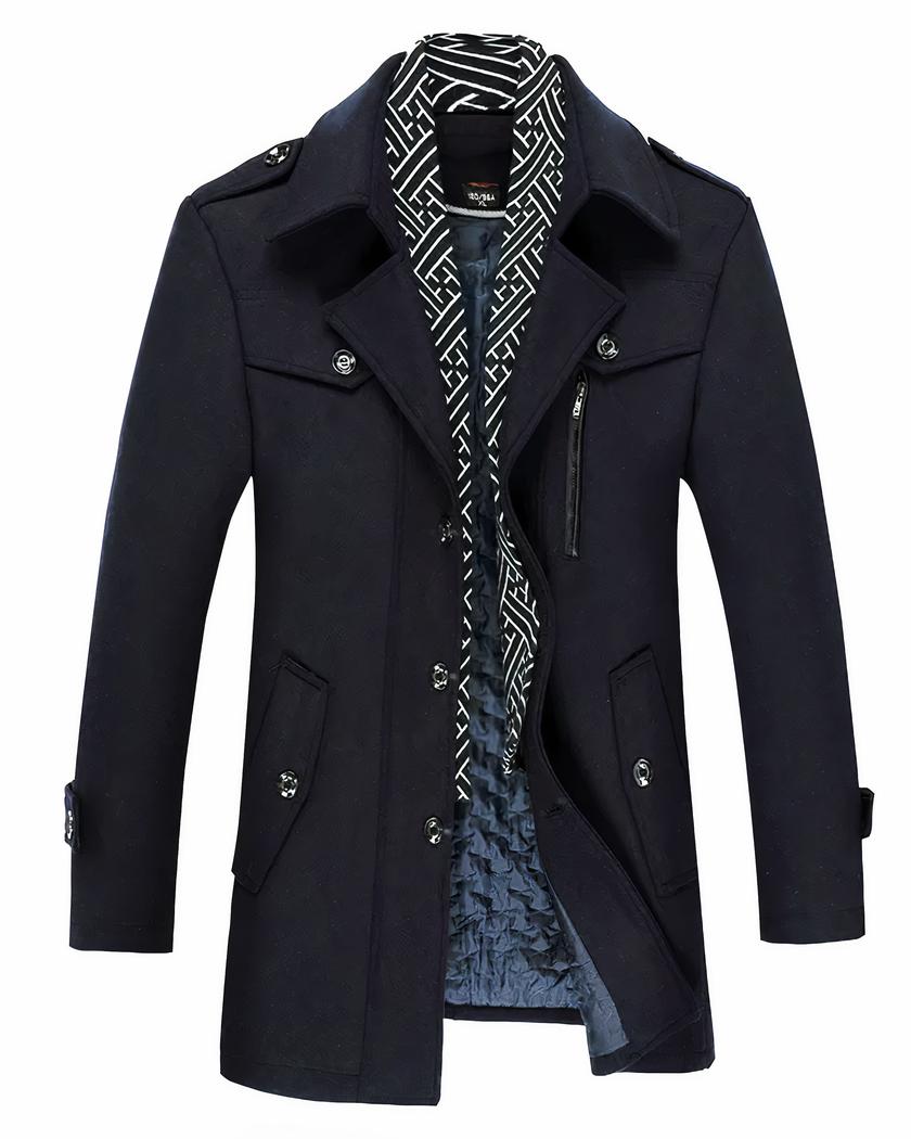 On voit un manteau blazer chic et décontracté bleu marine sur fond blanc